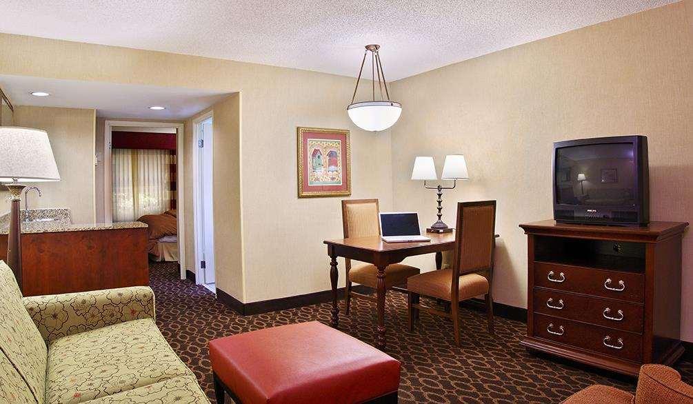 Embassy Suites By Hilton Atlanta Airport College Park Quarto foto